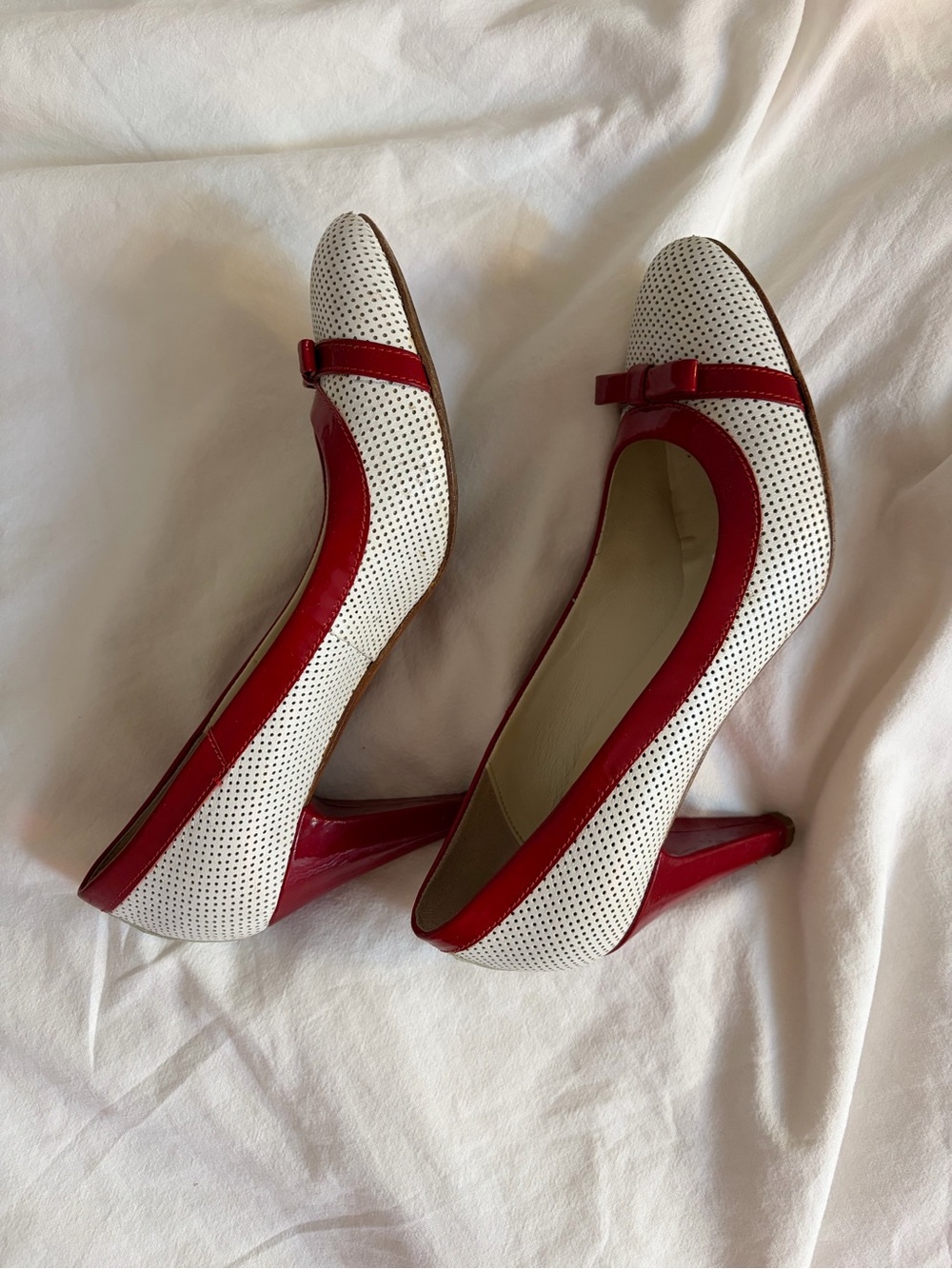 Vero Cuoio White Perforated Pumps with Red Trim
